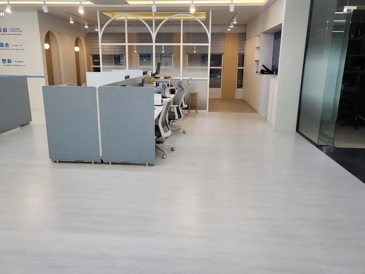 철원군 갈말읍 사업장 복도·대기 동선 야간 위생청소 사례 - 행진크린