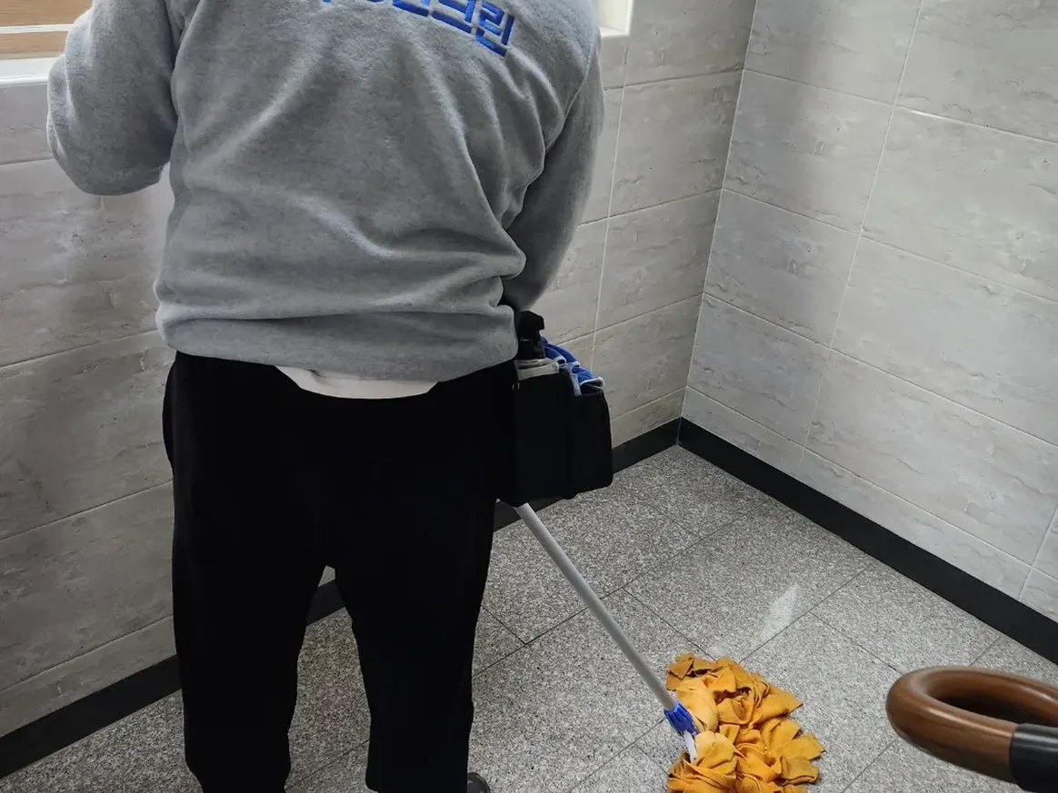 철원군 갈말읍 빌라 복도·대기 동선 야간 위생청소 사례 - 행진크린