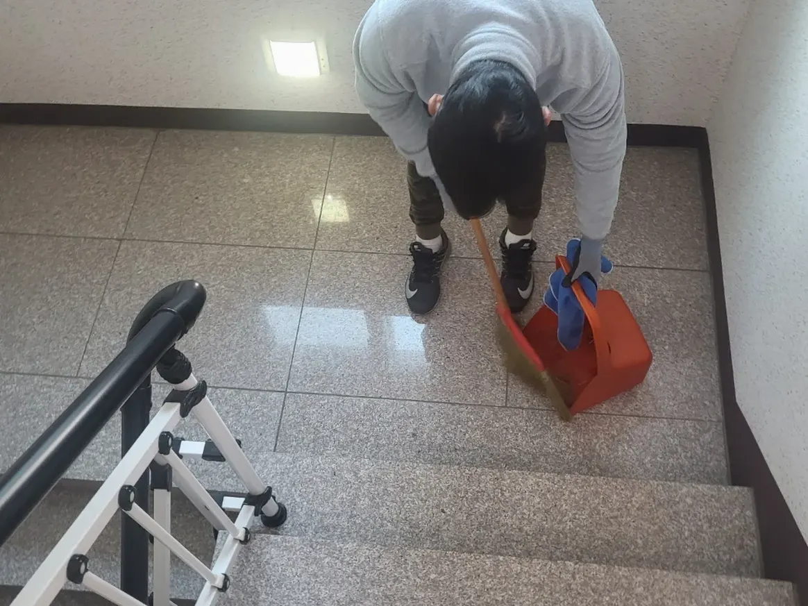 철원군 근동면 빌라 공동현관 장비 주변 정밀 위생청소 사례 - 행진크린