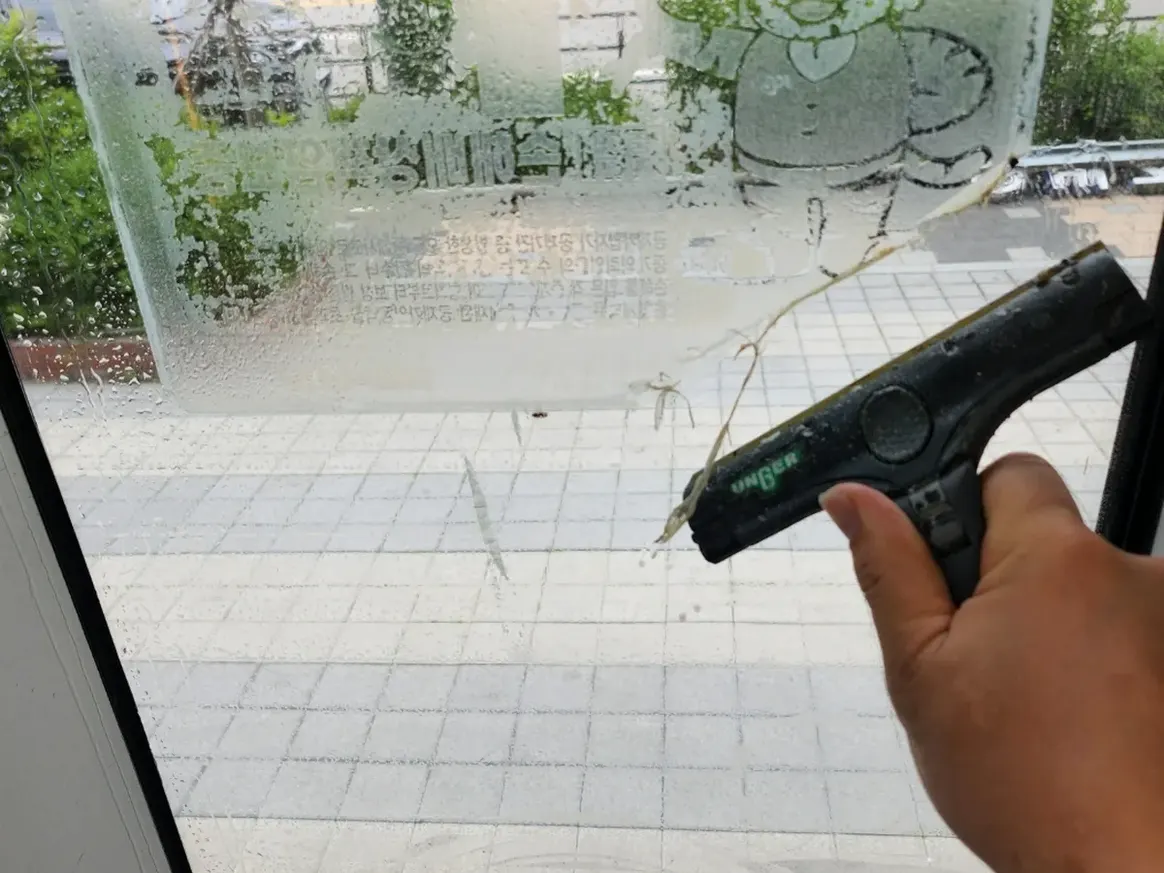춘천시 북산면 사무실 고층 외창 장비 주변 정밀 위생청소 사례 - 행진크린